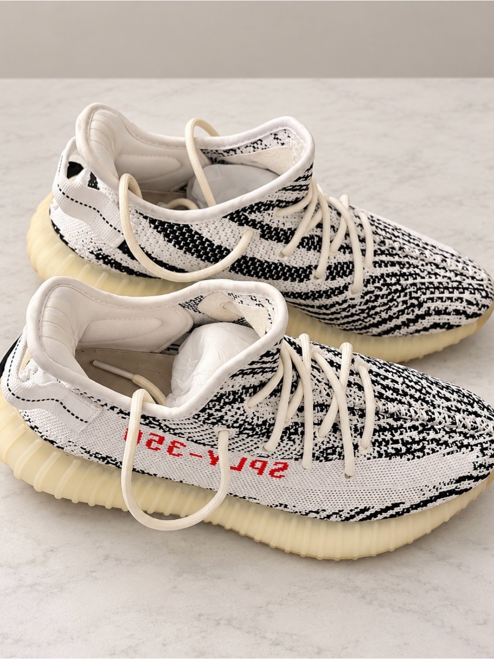 Preowened size 9 men’s White & Black knit yeezees boost! 👟👟👟